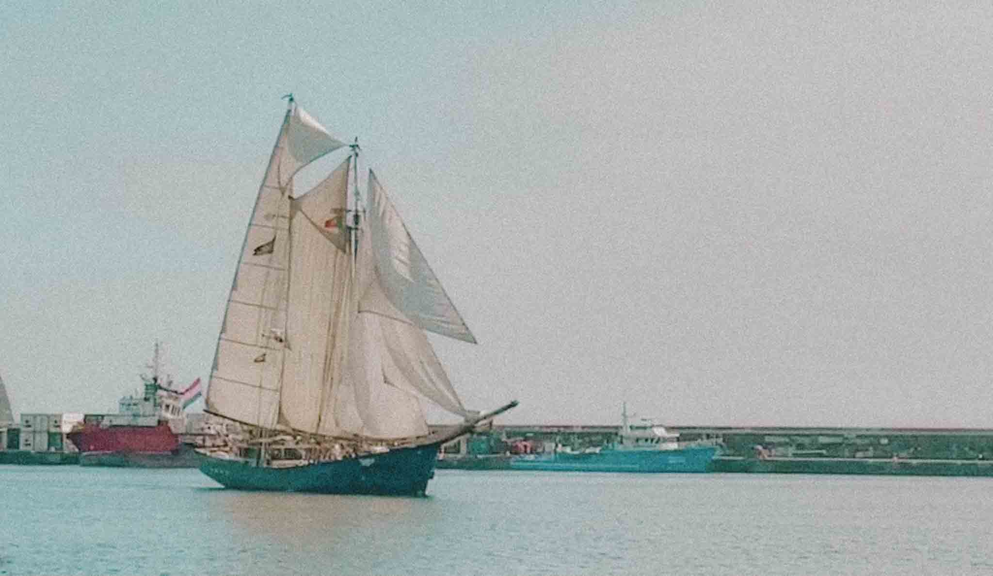 Ocean Nomads Travel by sailboat across the atlantic 10
